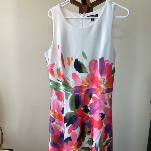 Beautiful "Easter" Sunday Floral Dress - Picture 6 of 10